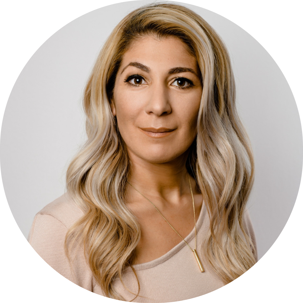 Portrait von Dilek Karacaoglan, der Inhaberin des Sicherheitsdienstes Seven Protect, die für professionelle Sicherheitsdienstleistungen und IHK-geprüfte Qualität steht.